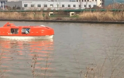 9,6 M prueba de bote salvavidas parcialmente cerrada